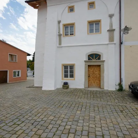 Neu! Glockenturm Der Schlosskapelle Von 1600 - Renaissance Trifft Auf Gegenwart Und Beschert Einen Kunterbunten Urlaub Fuer Ganze Familie Mitten Im Bayerischen Wald Schwarzach